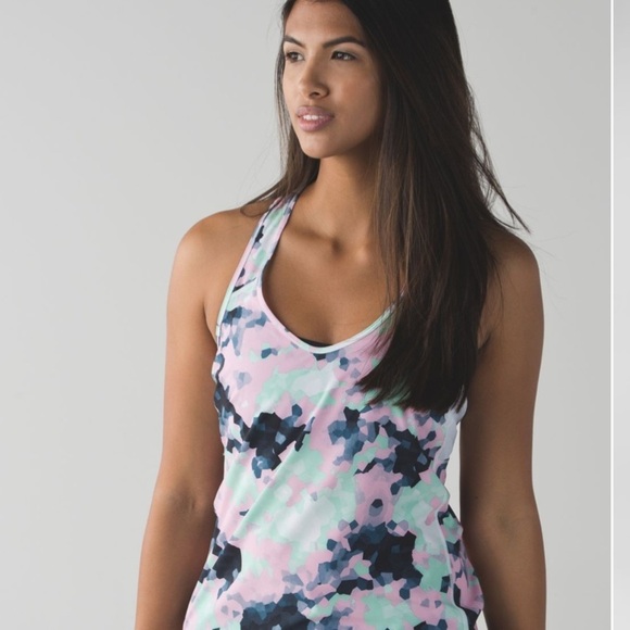 Lululemon shirt lot size 2 - Picture 3 of 16